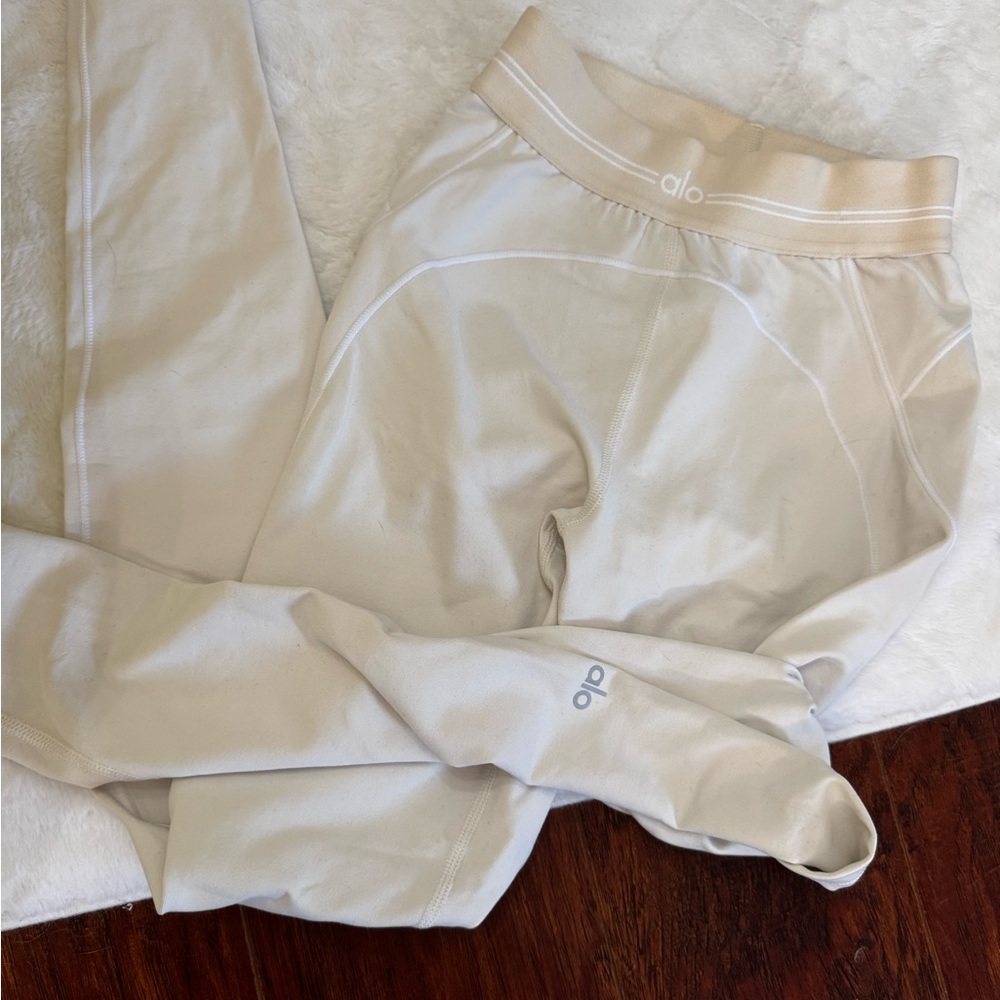 Alo Yoga Cream Leggings heart throb